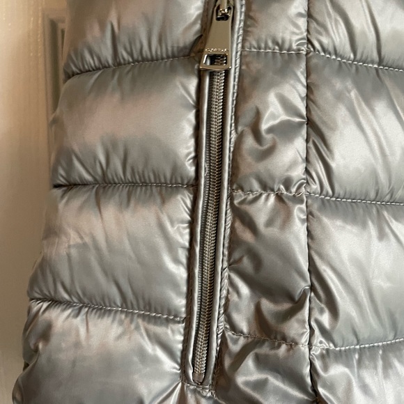 Calvin Klein Quilted Satin Women’s Silver Puffer Vest Large - Picture 6 of 6